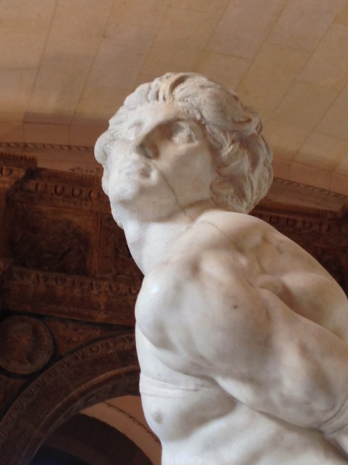 L'esclave rebelle - Michel Ange - Musée du Louvre - Veine noire dans marbre 